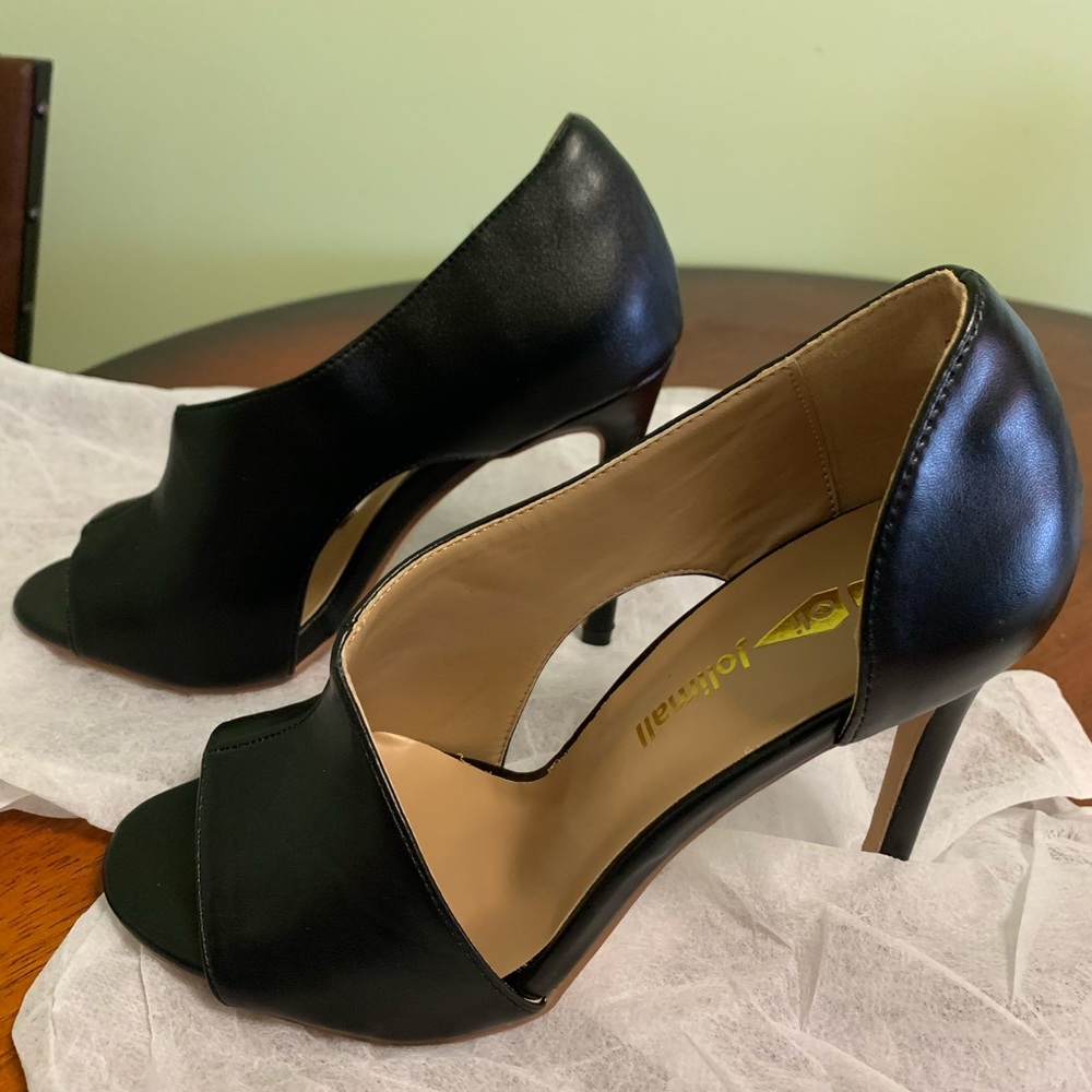 Stylish Heel! Great for work or night out.